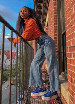 Fashion teen woman girl chunky sneakers 90s hairstyles sweater jeans straight legged pants