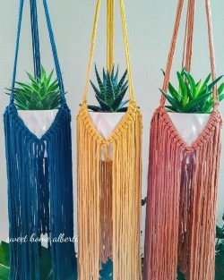 Plant hangers in beautiful colors by Sweet Home Alberti