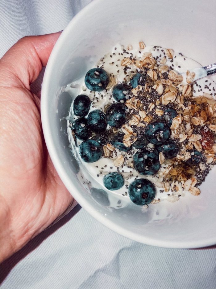 yogurt, chia, blueberries 🍽