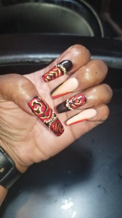 Red black and gold rose set